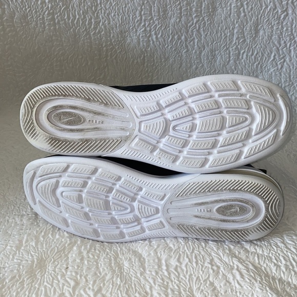 Nike\'s Air Max Axis main image 5